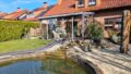 Gartenansicht mit Wasserfall