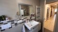 Badezimmer mit WC, Dusche,Wanne