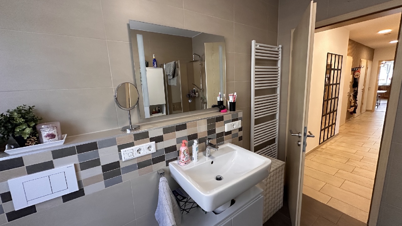 Badezimmer mit WC, Dusche,Wanne
